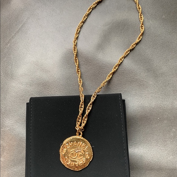 Auth CHANEL Necklace gold vintage - Picture 4 of 10
